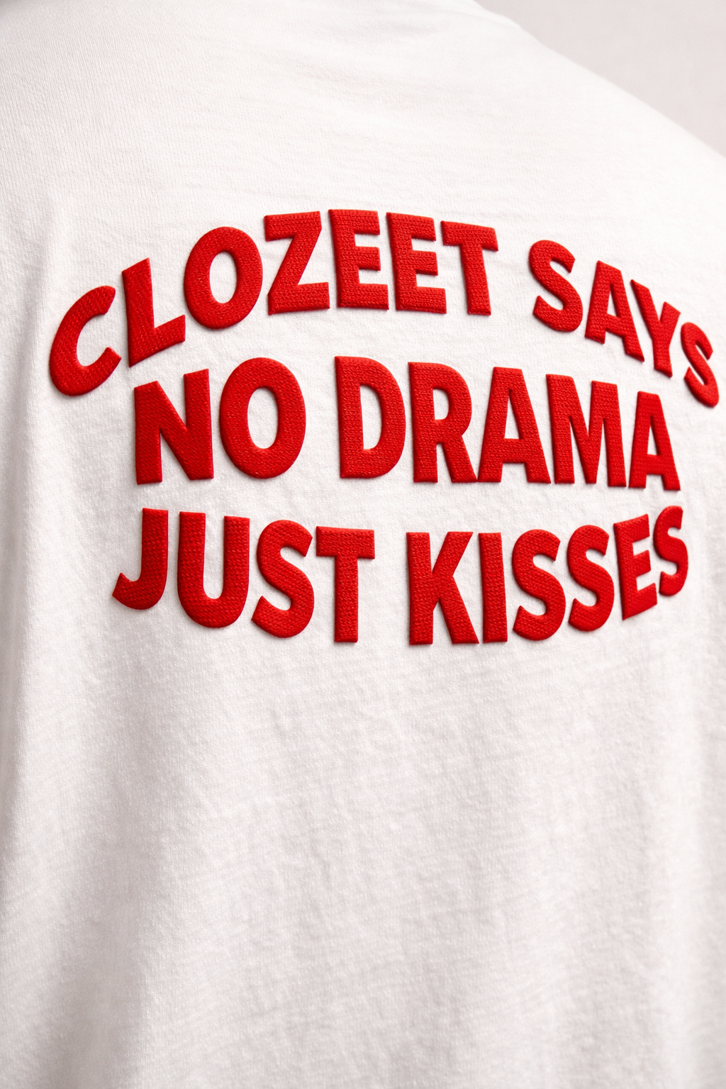NO DRAMA JUST KISSES T-SHIRT